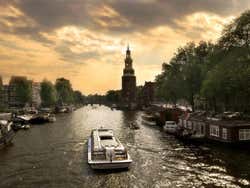 Paseo en barco por los canales de Ámsterdam