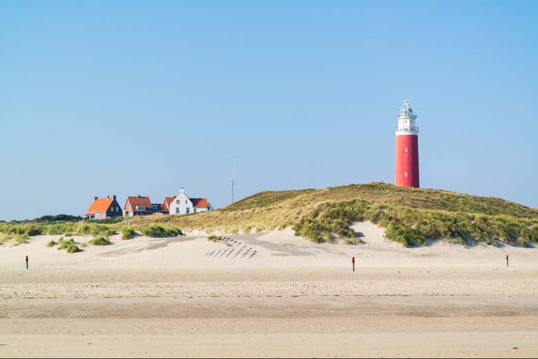 Faro de la isla Texel, la más grande de las Frisias