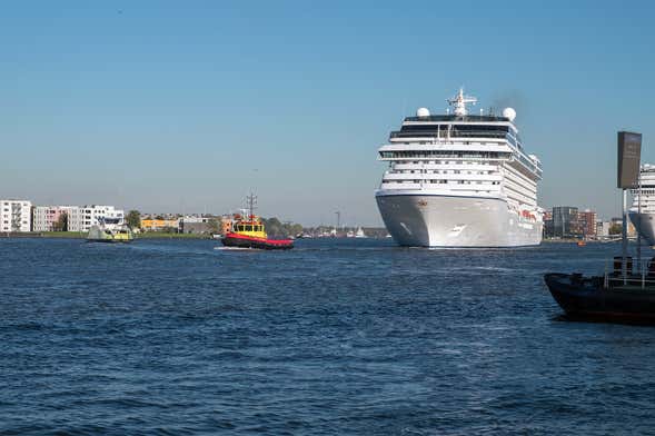 Paseo en barco por el puerto de Ámsterdam