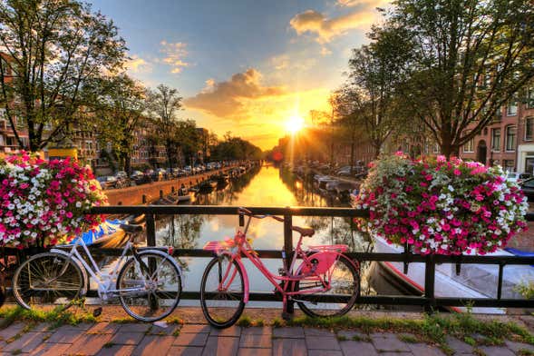 Tour en bicicleta por Ámsterdam + Paseo en barco por los canales